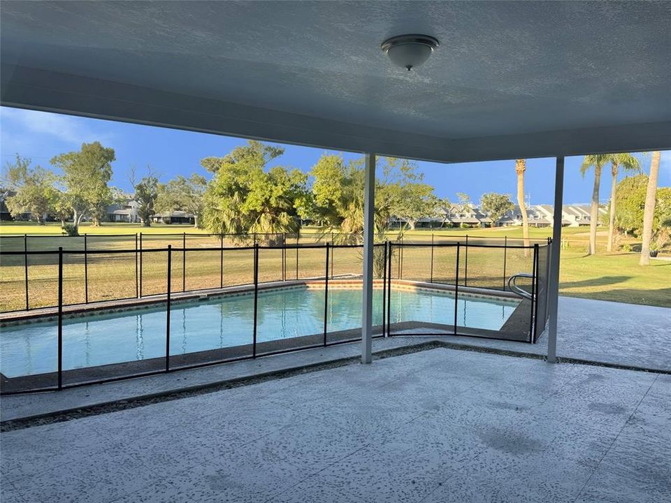 合同活跃: $684,900 (4 贝兹, 3 浴室, 2344 平方英尺)