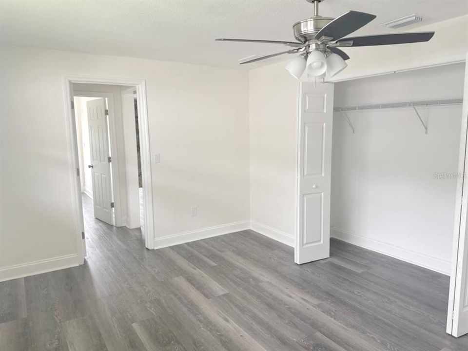 合同活跃: $684,900 (4 贝兹, 3 浴室, 2344 平方英尺)