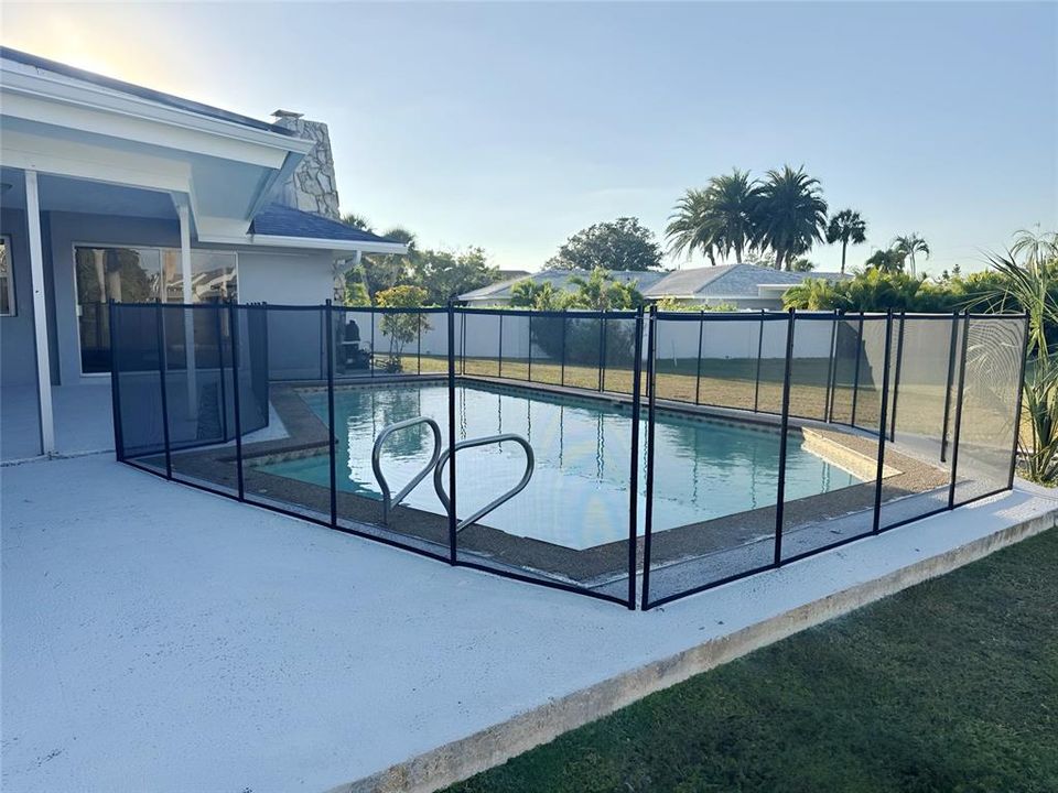 合同活跃: $684,900 (4 贝兹, 3 浴室, 2344 平方英尺)