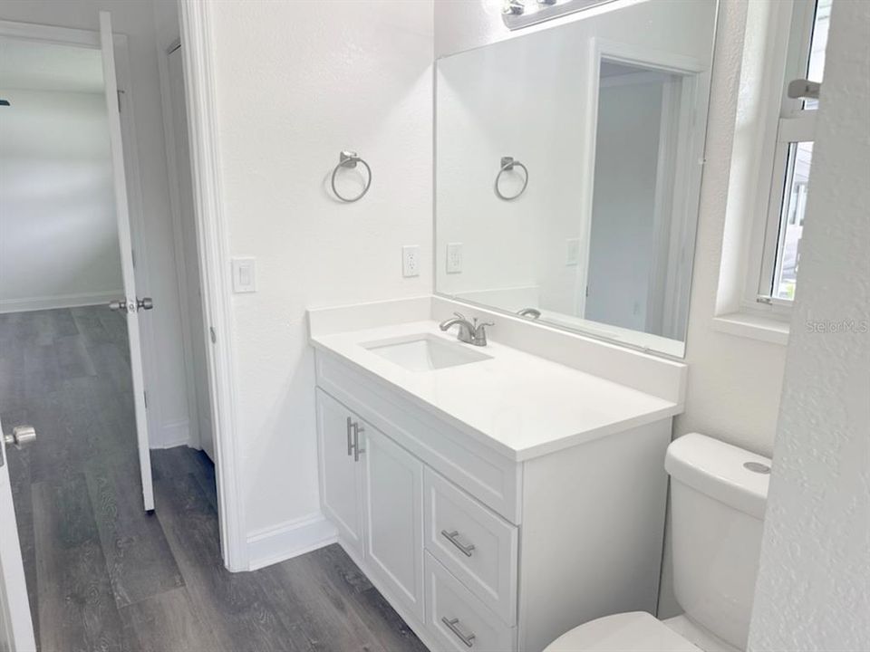 合同活跃: $684,900 (4 贝兹, 3 浴室, 2344 平方英尺)