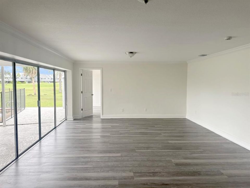 合同活跃: $684,900 (4 贝兹, 3 浴室, 2344 平方英尺)