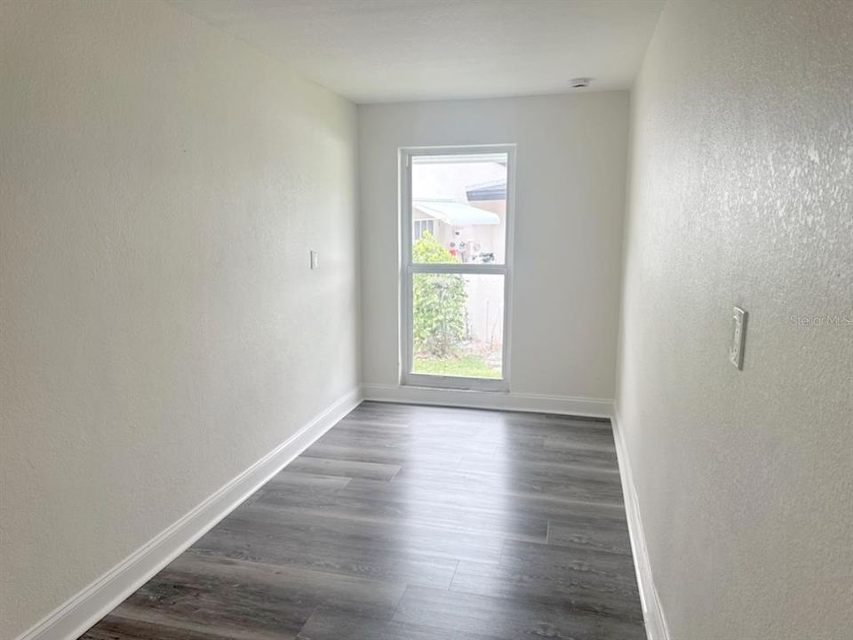 合同活跃: $684,900 (4 贝兹, 3 浴室, 2344 平方英尺)