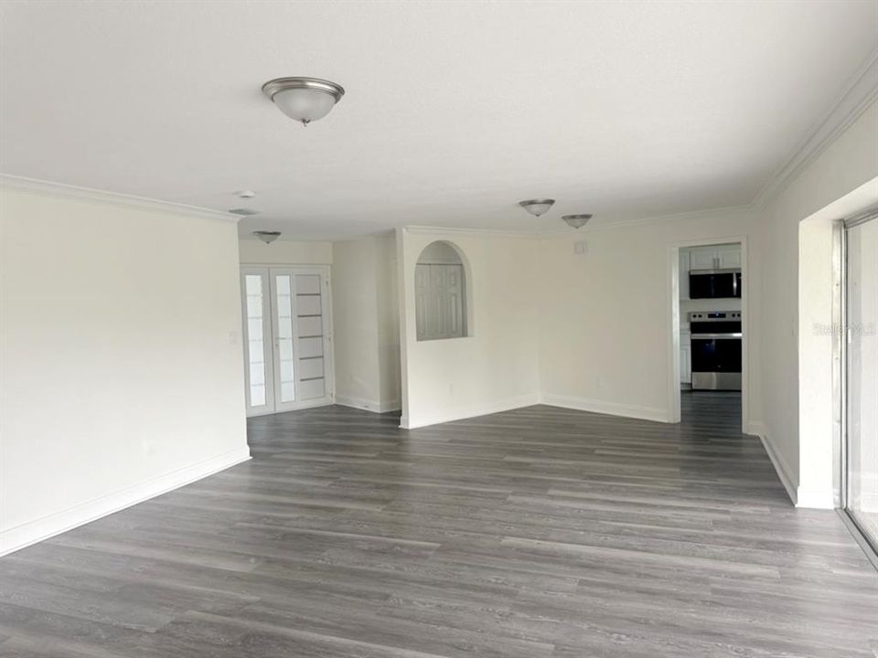 合同活跃: $684,900 (4 贝兹, 3 浴室, 2344 平方英尺)