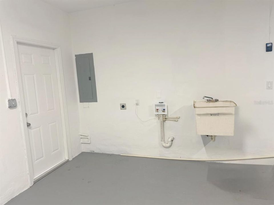 合同活跃: $684,900 (4 贝兹, 3 浴室, 2344 平方英尺)