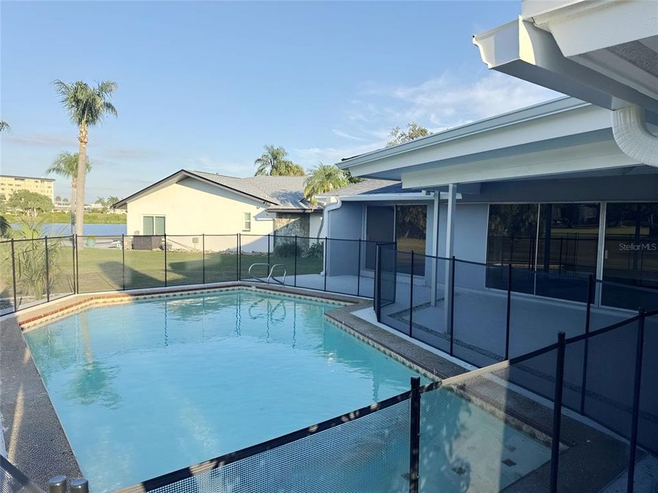 合同活跃: $684,900 (4 贝兹, 3 浴室, 2344 平方英尺)