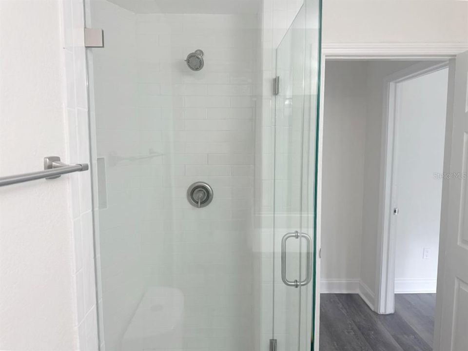 合同活跃: $684,900 (4 贝兹, 3 浴室, 2344 平方英尺)