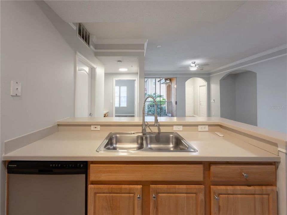 For Sale: $219,000 (1 beds, 1 baths, 790 Square Feet)