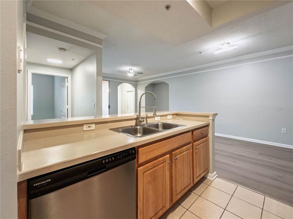 For Sale: $219,000 (1 beds, 1 baths, 790 Square Feet)