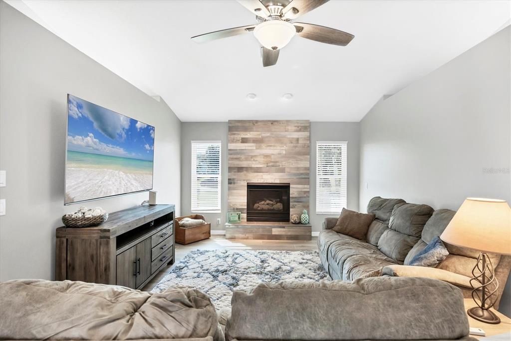 На продажу: $460,000 (4 спален, 2 ванн, 2219 Квадратных фут)