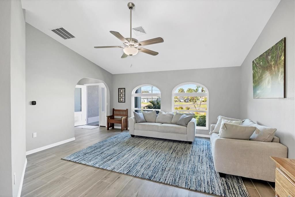 На продажу: $460,000 (4 спален, 2 ванн, 2219 Квадратных фут)