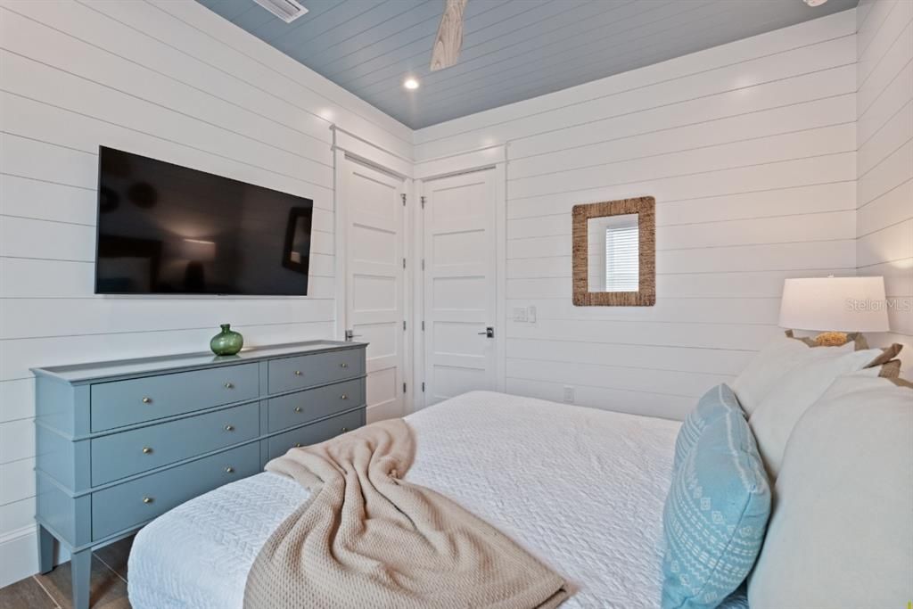 For Sale: $3,590,000 (6 beds, 6 baths, 3545 Square Feet)