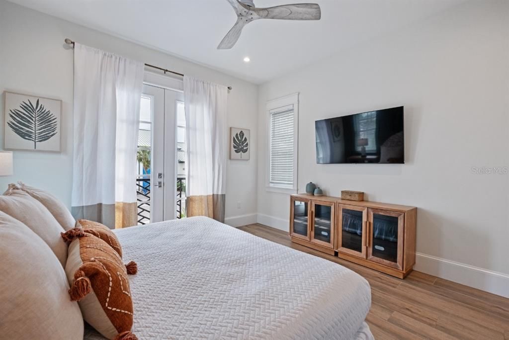 For Sale: $3,590,000 (6 beds, 6 baths, 3545 Square Feet)