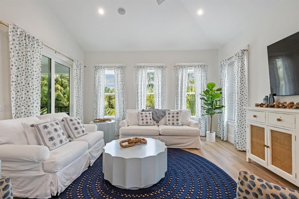 For Sale: $3,590,000 (6 beds, 6 baths, 3545 Square Feet)