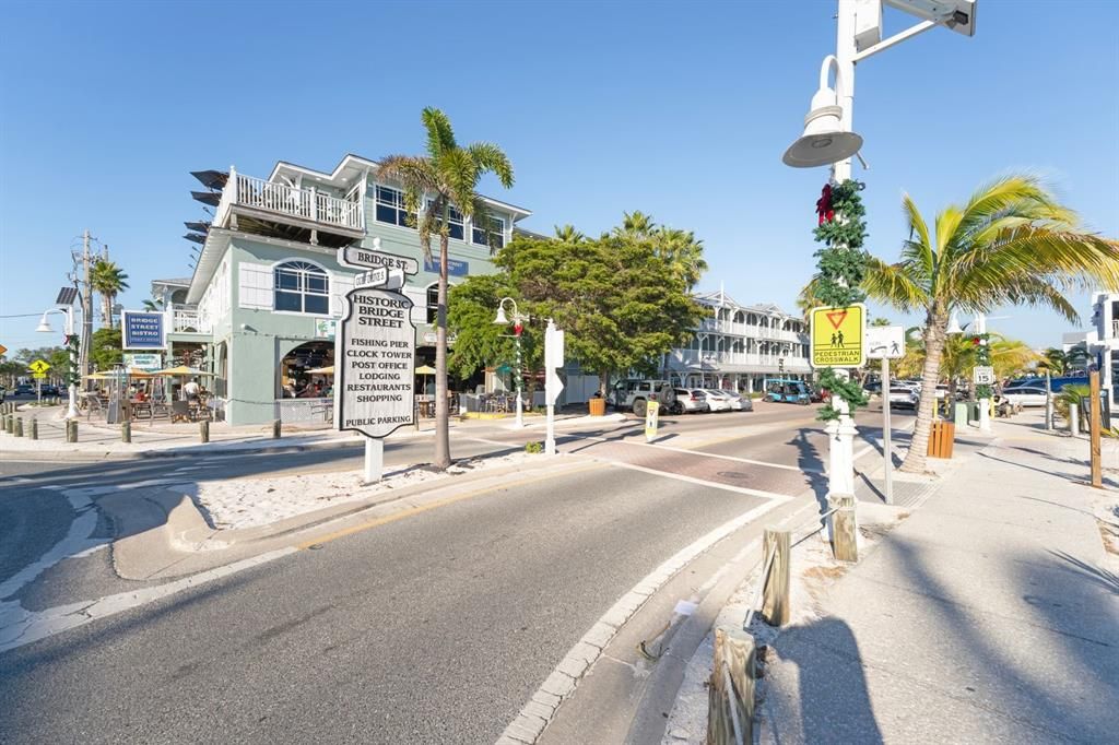 For Sale: $3,590,000 (6 beds, 6 baths, 3545 Square Feet)