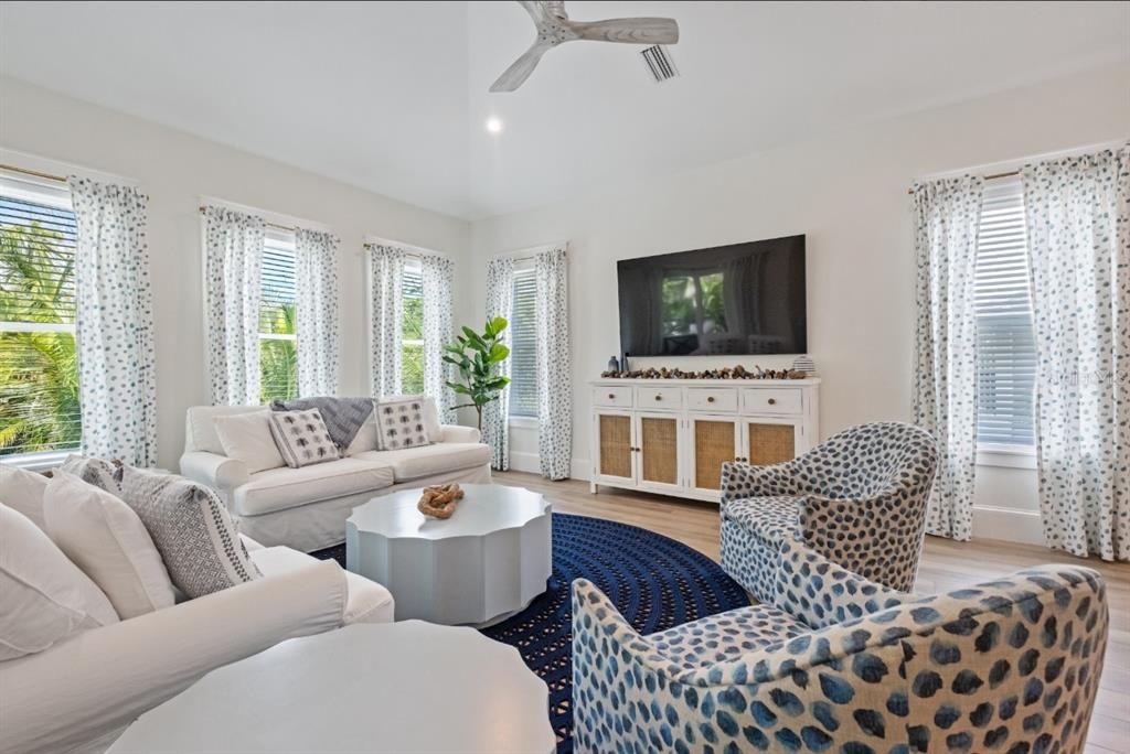 For Sale: $3,590,000 (6 beds, 6 baths, 3545 Square Feet)