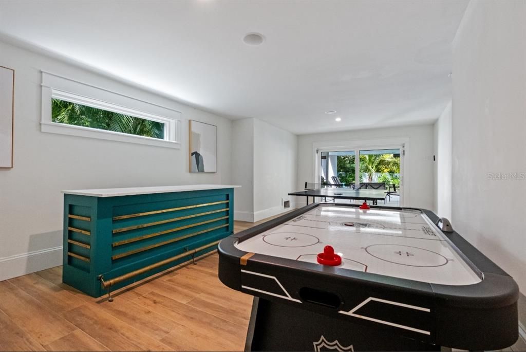 For Sale: $3,590,000 (6 beds, 6 baths, 3545 Square Feet)