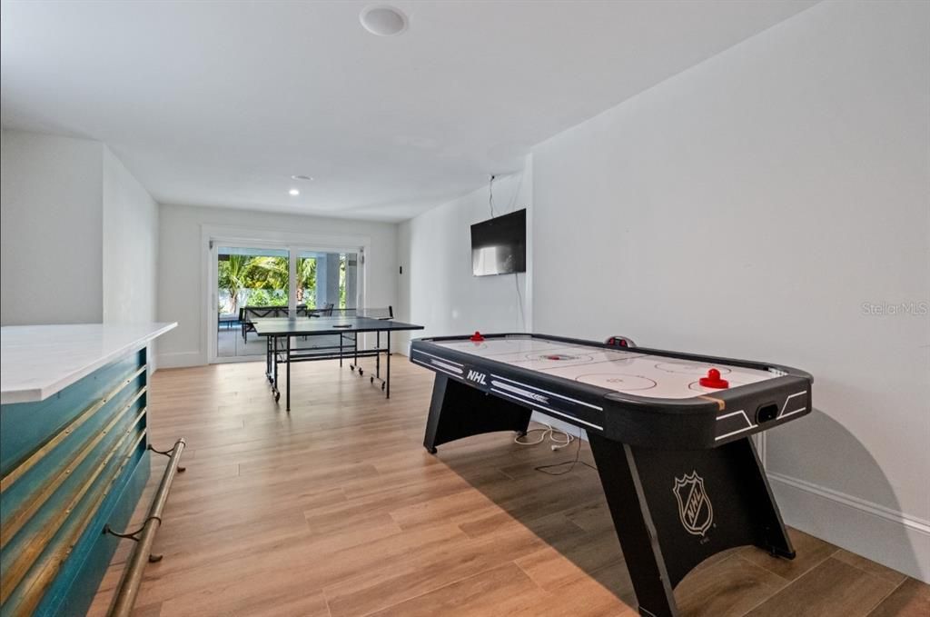 For Sale: $3,590,000 (6 beds, 6 baths, 3545 Square Feet)