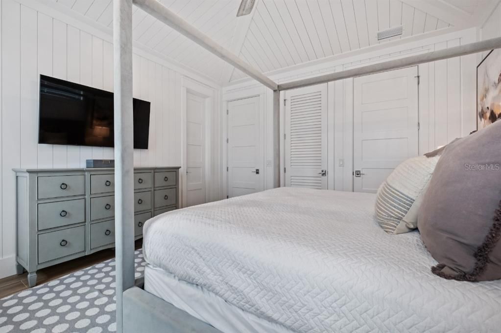 For Sale: $3,590,000 (6 beds, 6 baths, 3545 Square Feet)