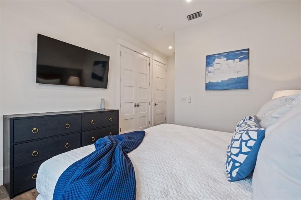 For Sale: $3,590,000 (6 beds, 6 baths, 3545 Square Feet)