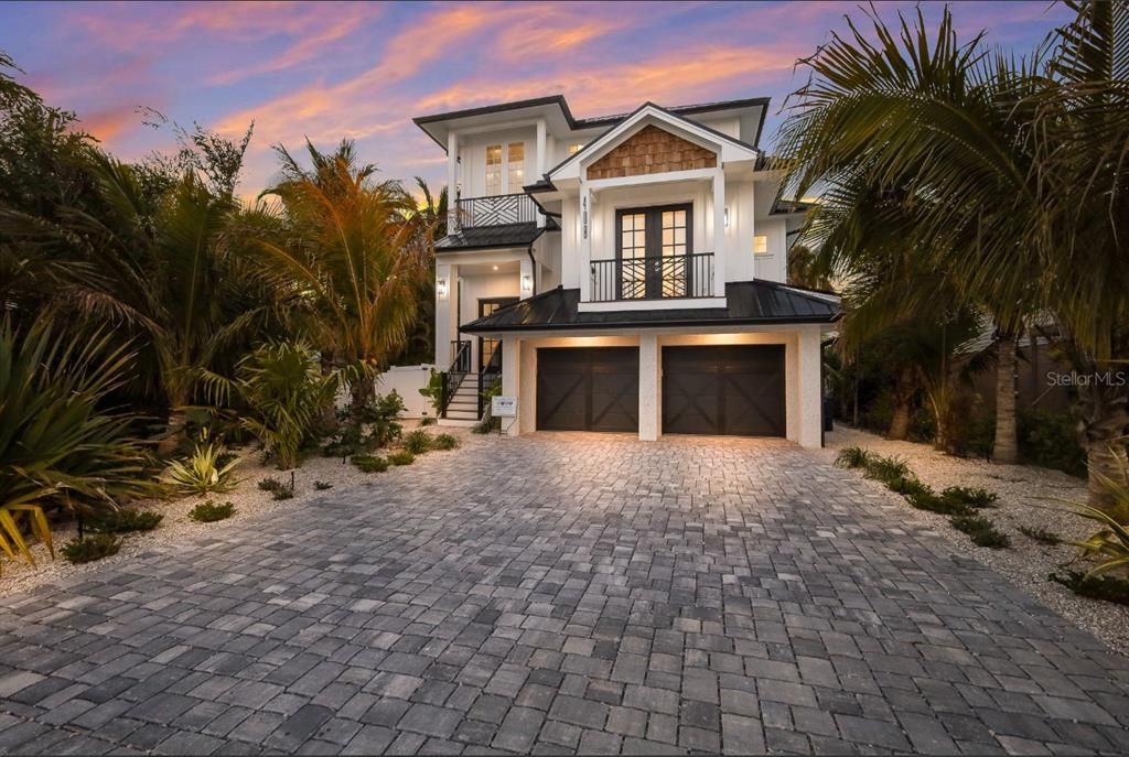 For Sale: $3,590,000 (6 beds, 6 baths, 3545 Square Feet)