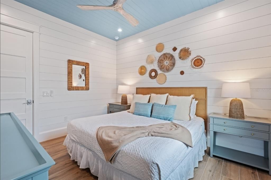 For Sale: $3,590,000 (6 beds, 6 baths, 3545 Square Feet)