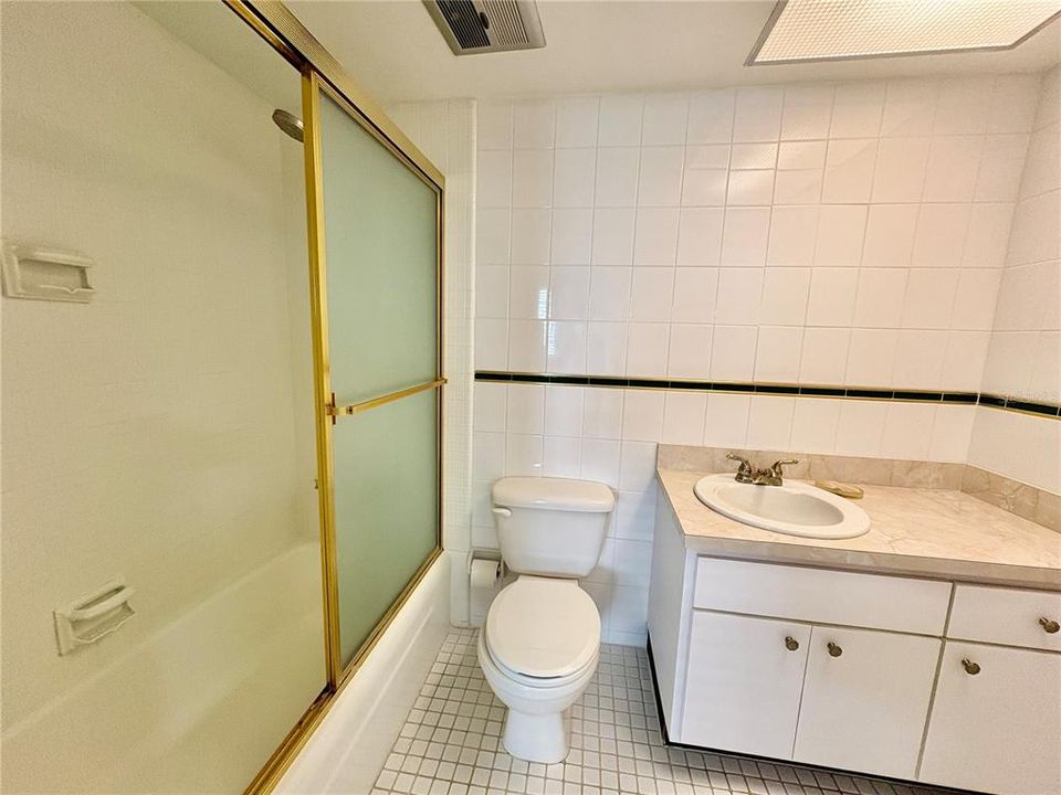 出租: $2,300 (2 贝兹, 2 浴室, 1300 平方英尺)