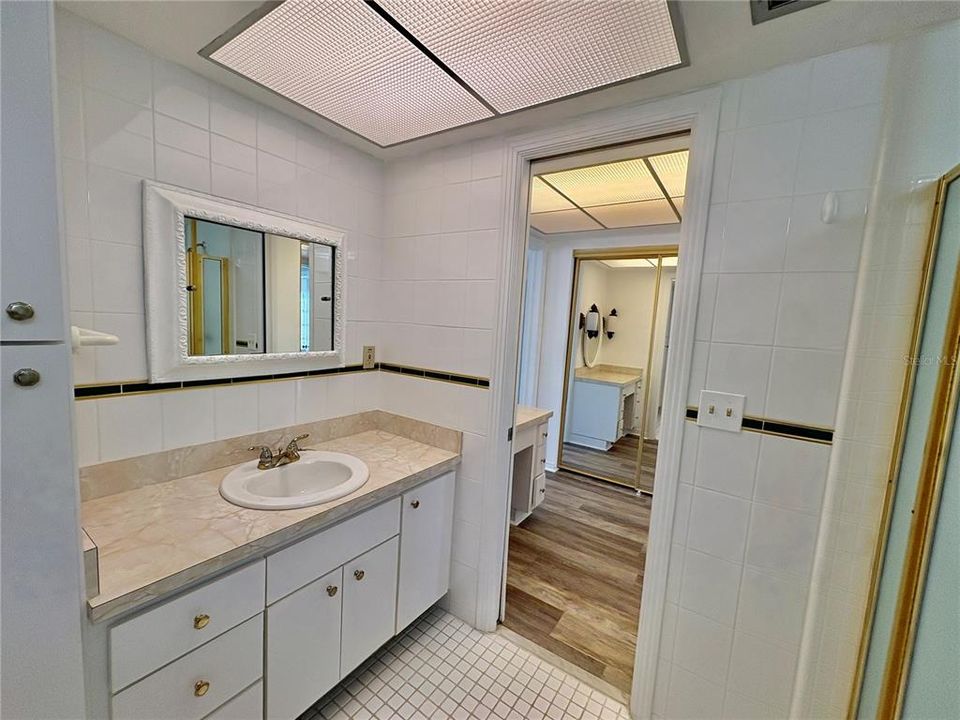 出租: $2,300 (2 贝兹, 2 浴室, 1300 平方英尺)