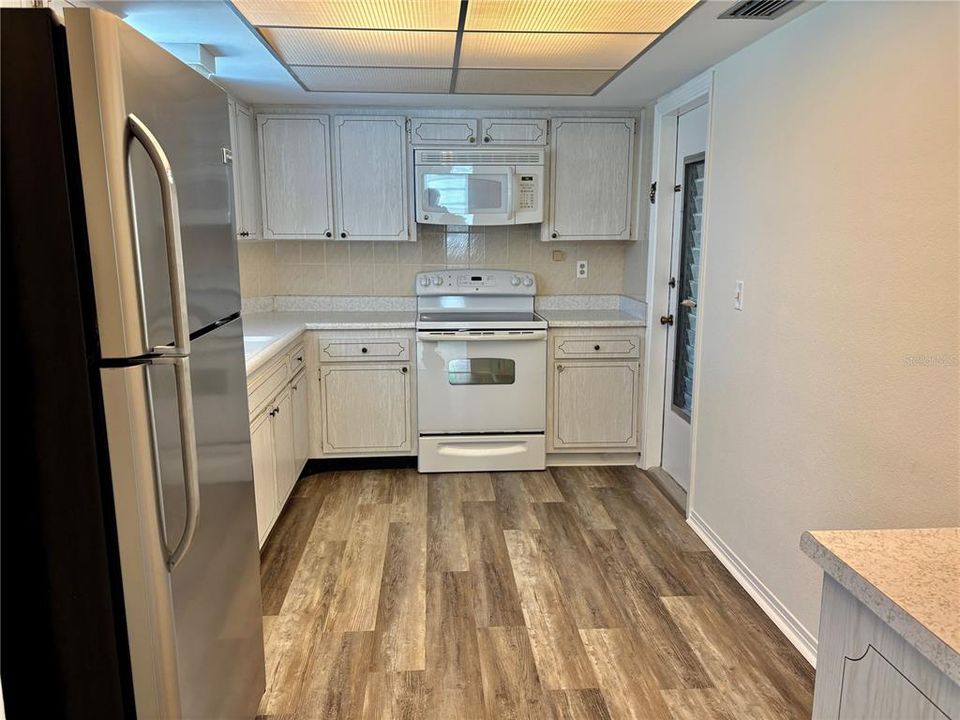 出租: $2,300 (2 贝兹, 2 浴室, 1300 平方英尺)