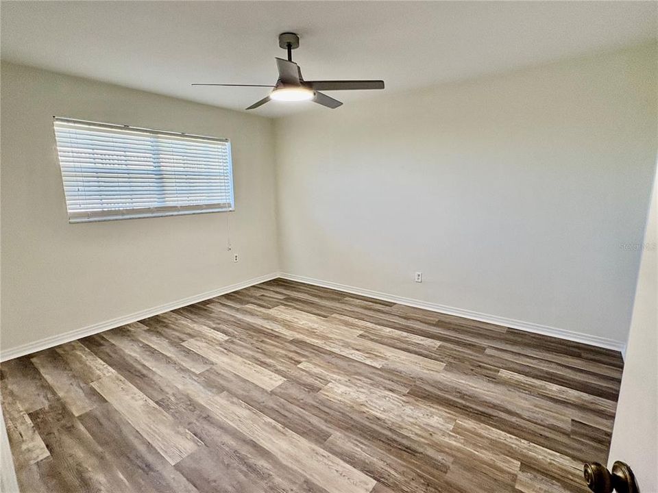 出租: $2,300 (2 贝兹, 2 浴室, 1300 平方英尺)