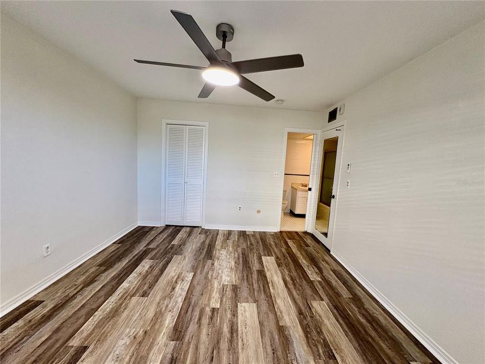 出租: $2,300 (2 贝兹, 2 浴室, 1300 平方英尺)