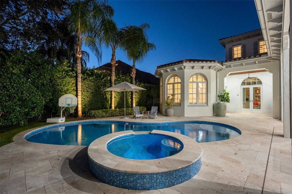 For Sale: $2,995,000 (5 beds, 5 baths, 5095 Square Feet)