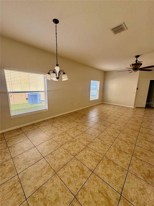 En Renta: $2,300 (4 camas, 2 baños, 1725 Pies cuadrados)