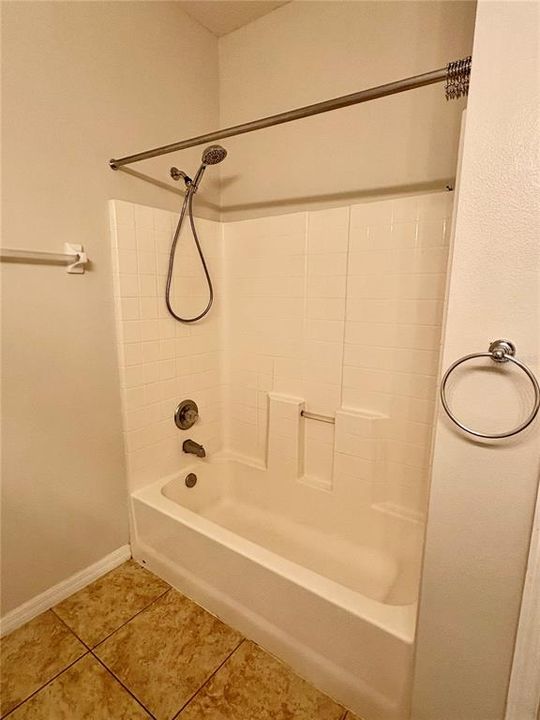 En Renta: $2,300 (4 camas, 2 baños, 1725 Pies cuadrados)