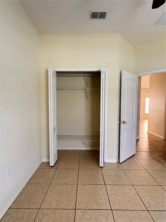 En Renta: $2,300 (4 camas, 2 baños, 1725 Pies cuadrados)