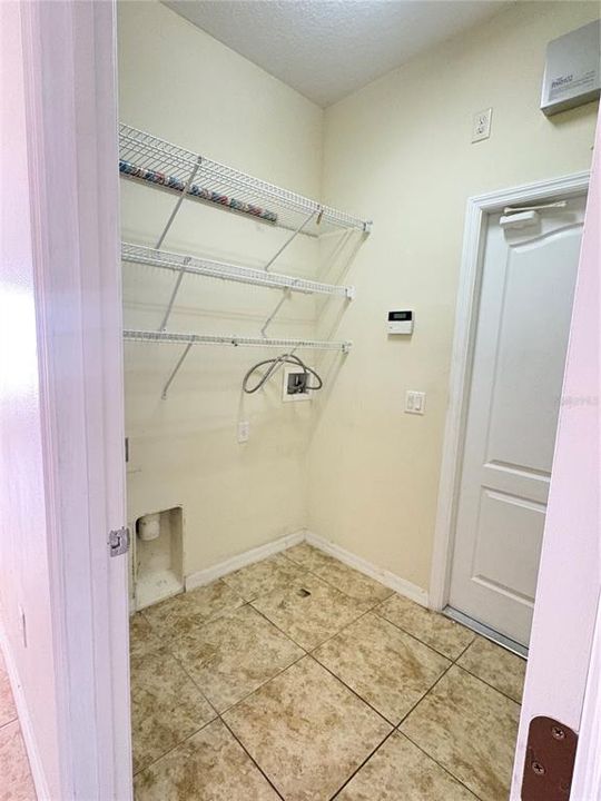 En Renta: $2,300 (4 camas, 2 baños, 1725 Pies cuadrados)