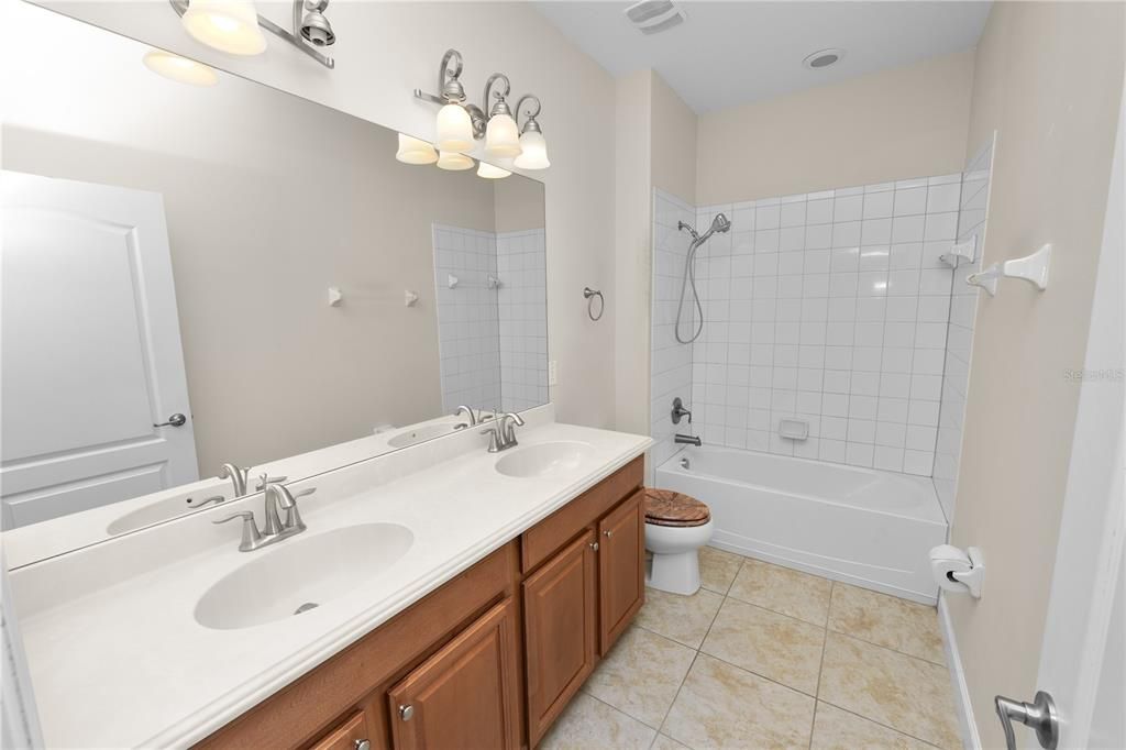 Active With Contract: $300,000 (3 beds, 2 baths, 1920 Square Feet)