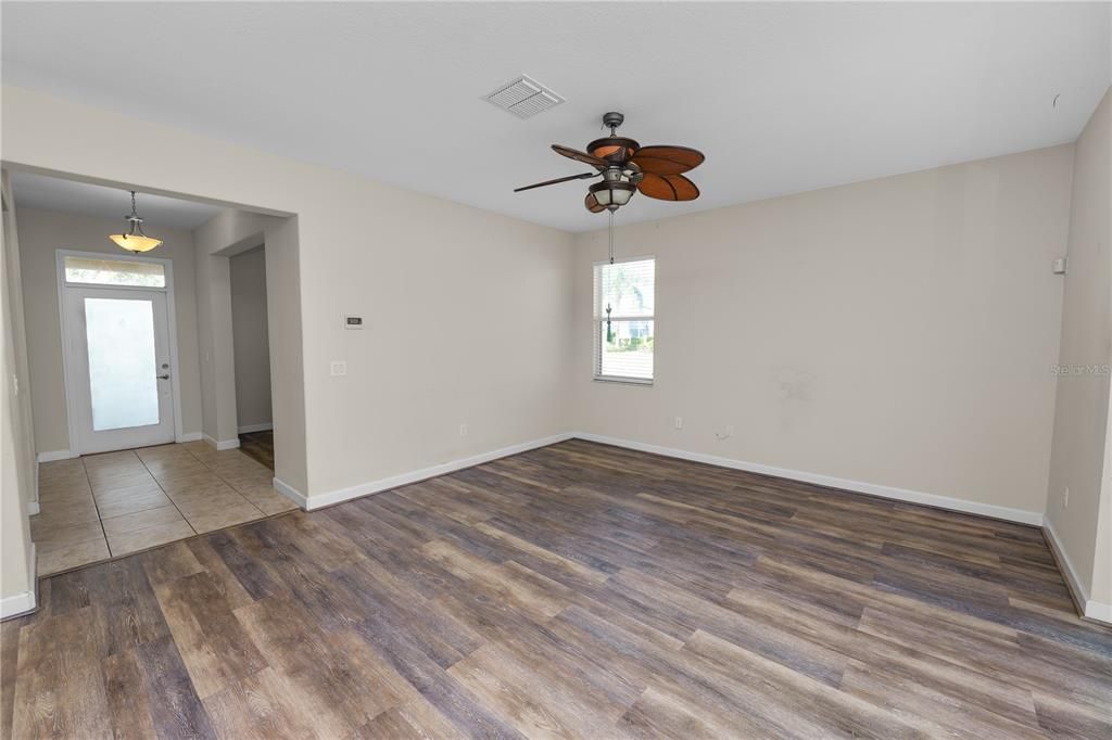 Active With Contract: $300,000 (3 beds, 2 baths, 1920 Square Feet)