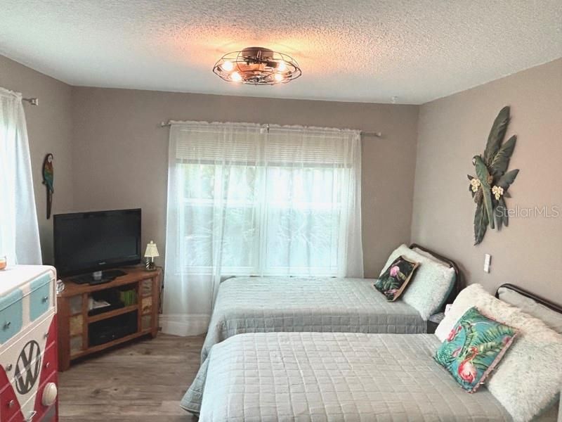 For Sale: $189,450 (3 beds, 2 baths, 1100 Square Feet)