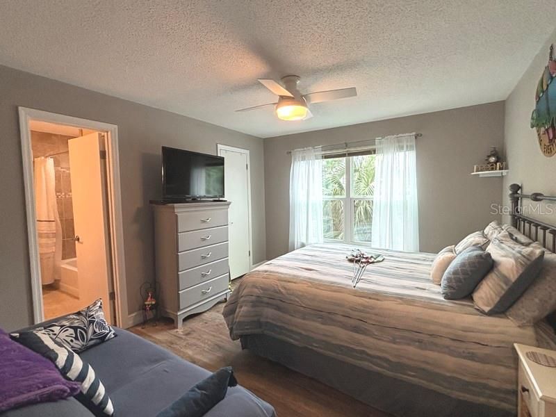 For Sale: $189,450 (3 beds, 2 baths, 1100 Square Feet)