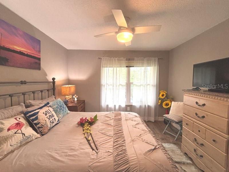 For Sale: $189,450 (3 beds, 2 baths, 1100 Square Feet)