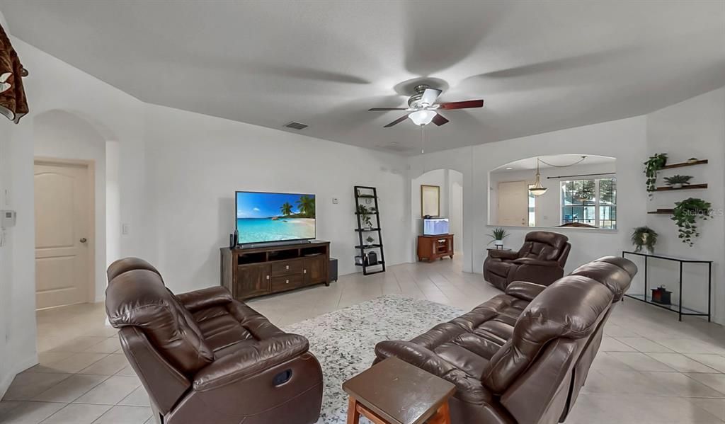 Active With Contract: $435,000 (4 beds, 3 baths, 2404 Square Feet)