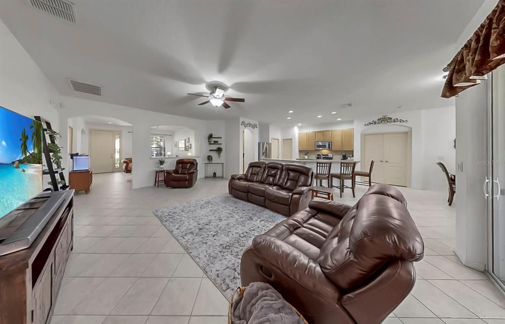 Active With Contract: $435,000 (4 beds, 3 baths, 2404 Square Feet)