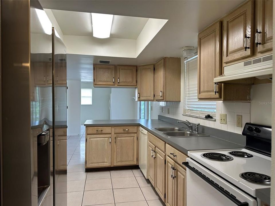 For Rent: $3,500 (5 beds, 3 baths, 2648 Square Feet)