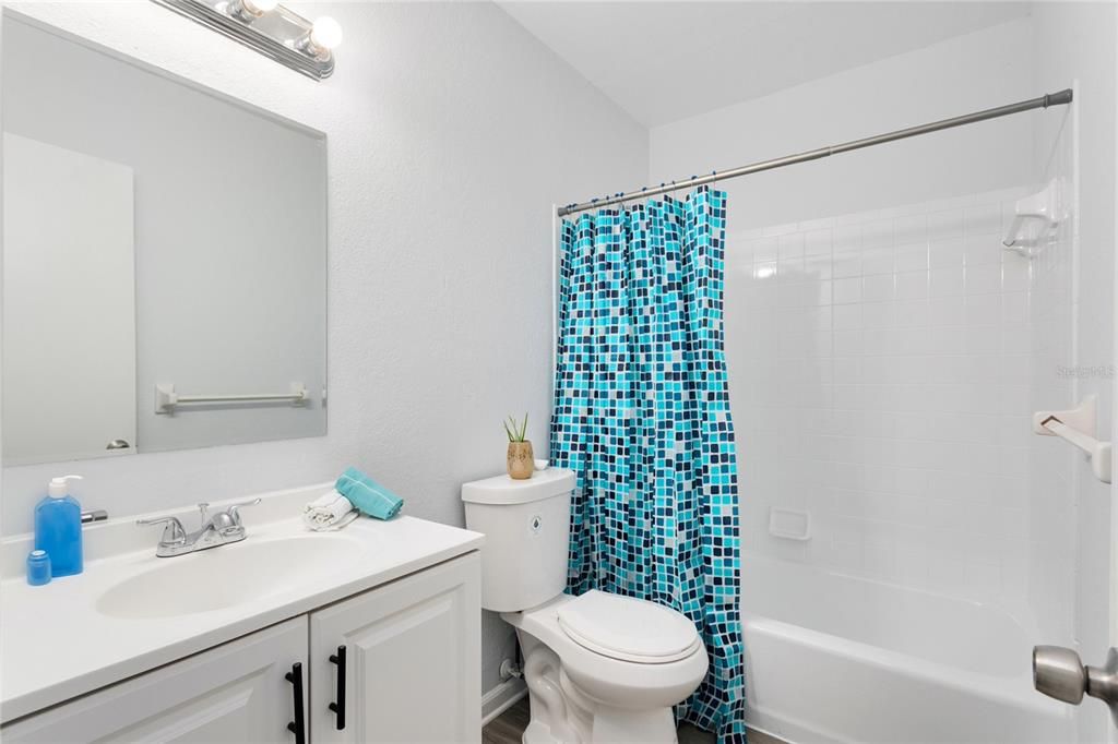 出租: $1,445 (2 贝兹, 1 浴室, 750 平方英尺)