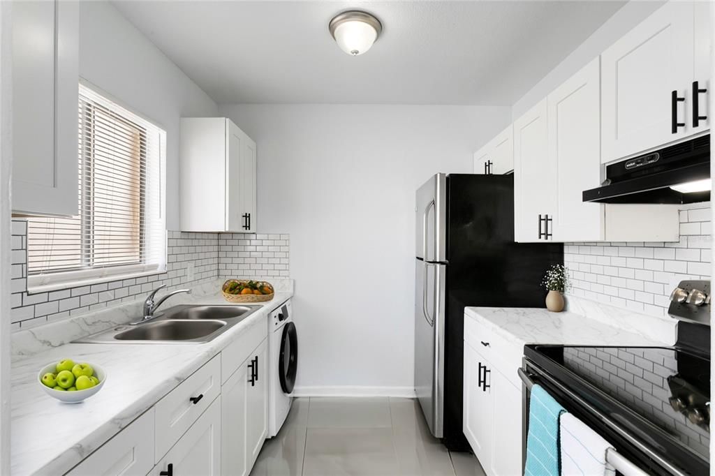 出租: $1,445 (2 贝兹, 1 浴室, 750 平方英尺)