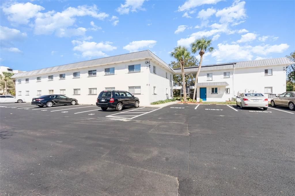 出租: $1,445 (2 贝兹, 1 浴室, 750 平方英尺)