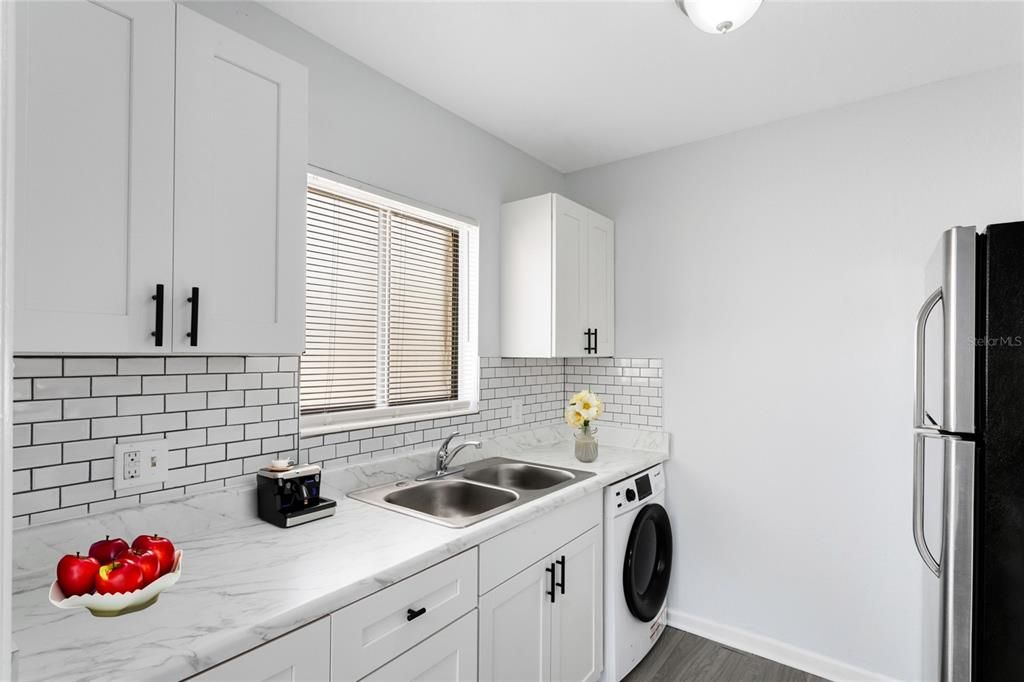 出租: $1,445 (2 贝兹, 1 浴室, 750 平方英尺)