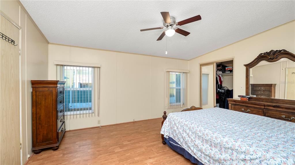 待售: $195,000 (2 贝兹, 2 浴室, 1248 平方英尺)