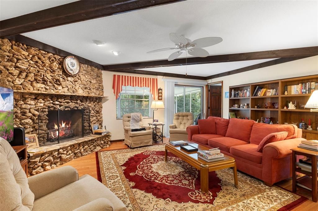 Active With Contract: $270,000 (4 beds, 2 baths, 1554 Square Feet)