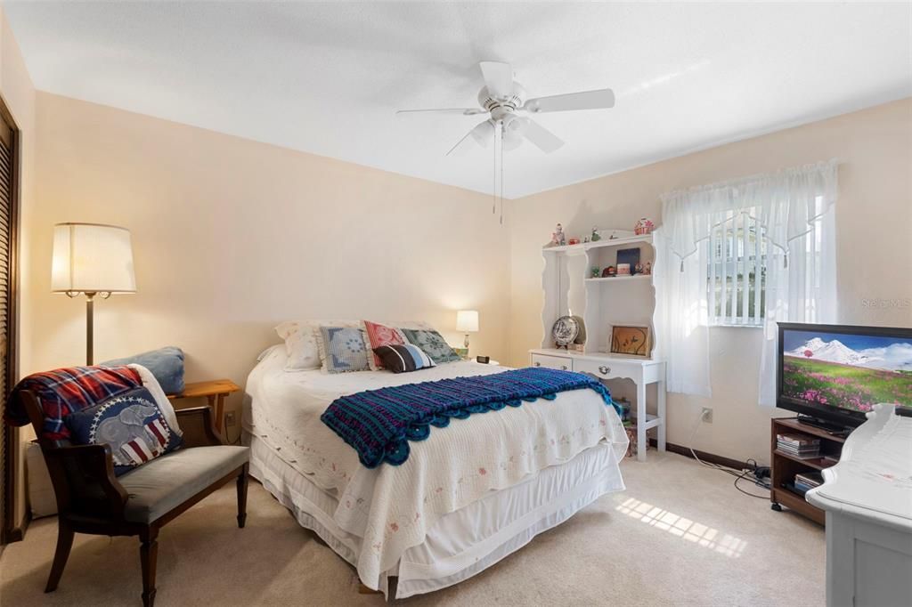 Active With Contract: $270,000 (4 beds, 2 baths, 1554 Square Feet)